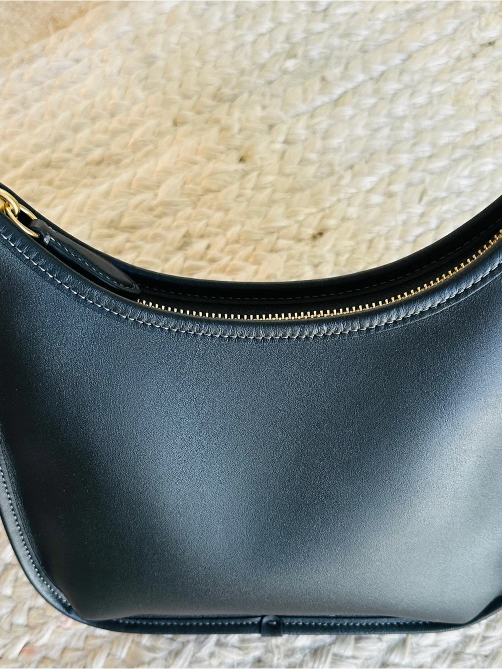 COACH The COACH Originals Glovetanned Leather Curve Zip Bag